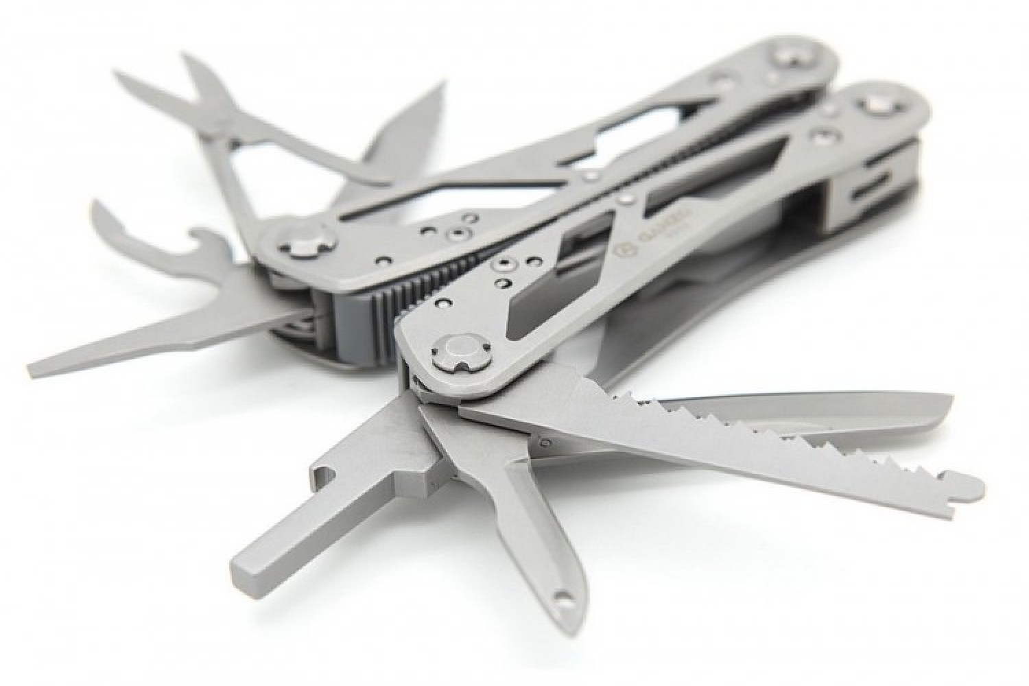 Туристические инструменты и мультитулы