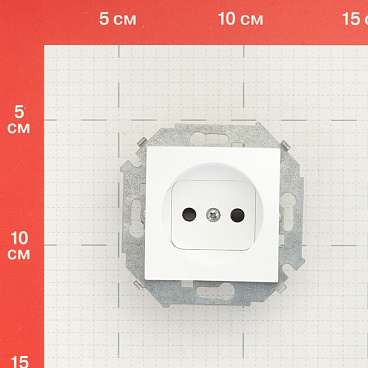 Розетка Simon 15 встраиваемая белая со шторками (1591444-030)