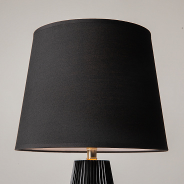 Настольный светильник Maytoni Z181-TL-01-B