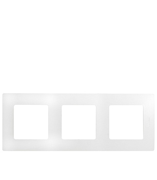Рамка Legrand Etika трехместная белая (672503)