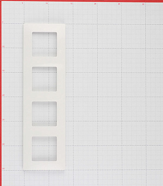 Рамка Legrand Etika четырехместная белая (672504)