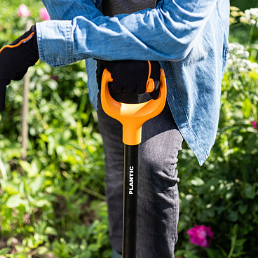 Лопата штыковая Plantic Terra стальная остроугольная садовая с металлическим черенком 800 мм (11003-01)