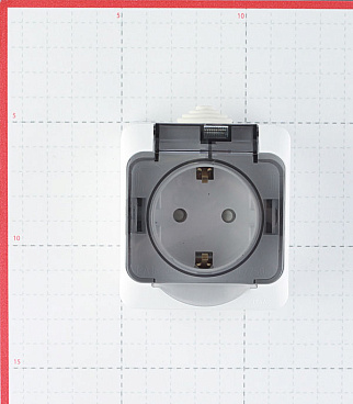 Розетка Systeme Electric Этюд накладная белая со шторками с крышкой (PA16-044B)