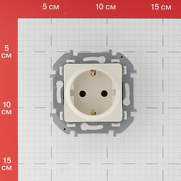 Розетка Legrand Inspiria встраиваемая слоновая кость (673721)