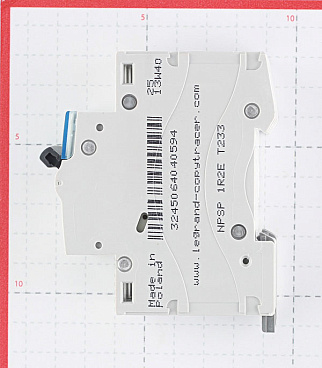 Автоматический выключатель модульный Legrand TX3 3P 32А тип C 6 кА 400 В (404059)