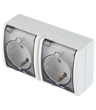 Розетка Simon 15 Aqua накладная белая со шторками с крышкой (1594443-030)