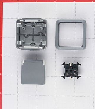 Розетка Legrand Plexo накладная серая со шторками с крышкой (69733)