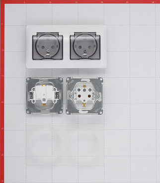 Розетка Systeme Electric Glossa встраиваемая белая со шторками с крышкой (GSL000147)