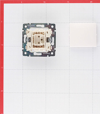 Выключатель Legrand Valena одноклавишный встраиваемый белый (694260)