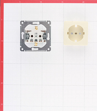 Розетка Hegel Master встраиваемая слоновая кость (РС16-411-01)