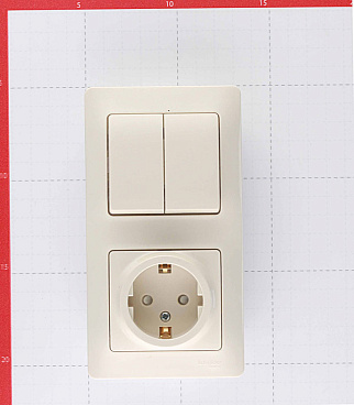 Блок выключатель и розетка Systeme Electric Glossa двухклавишный встраиваемый бежевый со шторками (GSL000274)