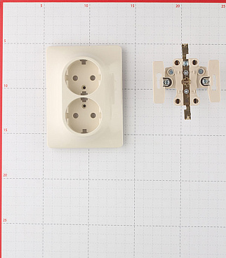 Розетка Systeme Electric Glossa встраиваемая бежевая (GSL000224)