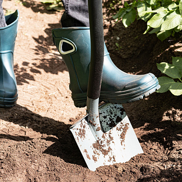 Лопата штыковая Plantic Terra Pro стальная остроугольная садовая с металлическим черенком 950 мм (11002-01)