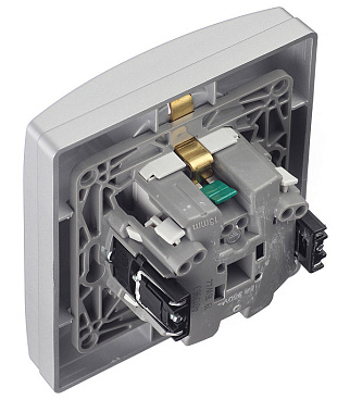 Розетка Legrand Etika встраиваемая алюминий со шторками (672433)