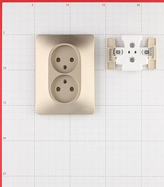 Розетка Systeme Electric Glossa встраиваемая титан (GSL000420)