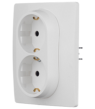 Розетка Legrand Etika встраиваемая белая (672223/672272)