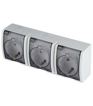 Розетка Simon 15 Aqua накладная белая с крышкой (1594437-030)