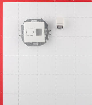 Розетка компьютерная Simon 15 встраиваемая белая RJ45 (1591598-030)