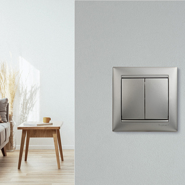 Рамка Legrand Valena одноместная алюминий (694330)