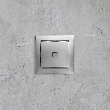 Выключатель Legrand Valena одноклавишный встраиваемый алюминий с подсветкой (694340)