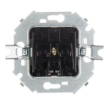 Розетка Simon 15 встраиваемая алюминий со шторками (1591443-033)