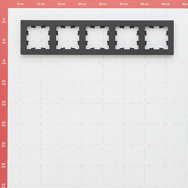 Рамка Systeme Electric AtlasDesign пятиместная карбон (ATN001005)