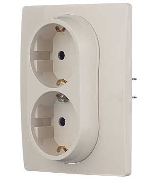 Розетка Legrand Etika встраиваемая слоновая кость (672323)
