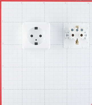 Розетка Systeme Electric Этюд накладная белая (PA16-003B)