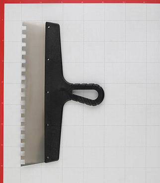 Шпатель зубчатый 350х10 мм с пластиковой ручкой (131157)