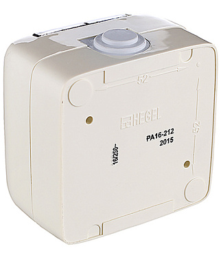 Розетка Hegel Alfa накладная слоновая кость со шторками с крышкой (РА16-212-01)