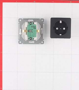 Розетка Hegel Master встраиваемая черная (РС16-411-08)