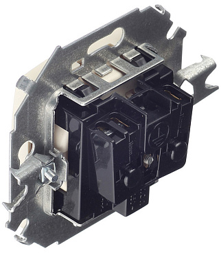 Розетка Simon 15 встраиваемая слоновая кость со шторками (1591444-031)