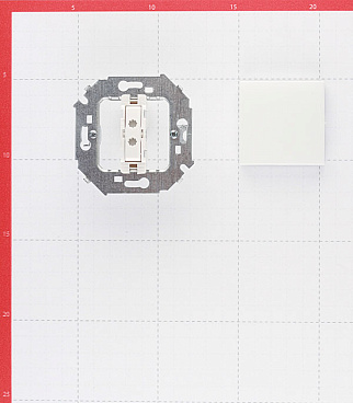 Переключатель Simon 15 одноклавишный встраиваемый белый (1591201-030)