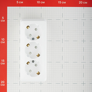 Розетка Systeme Electric Этюд накладная белая со шторками (PA16-012B)