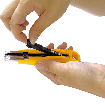 Нож строительный Olfa 18 мм с трапециевидным выдвижным лезвием двухкомпонентный корпус с возвратной пружиной