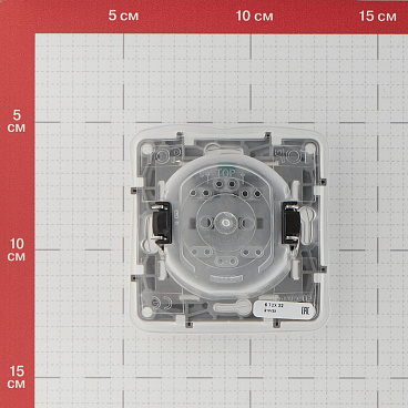 Розетка Legrand Etika встраиваемая белая со шторками с крышкой (672232)