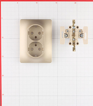 Розетка Systeme Electric Glossa встраиваемая титан (GSL000424)