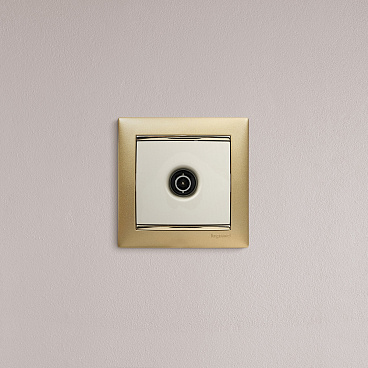 Розетка телевизионная Legrand Valena встраиваемая слоновая кость (695618)