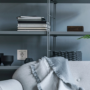 Розетка Legrand Valena встраиваемая белая (694280)