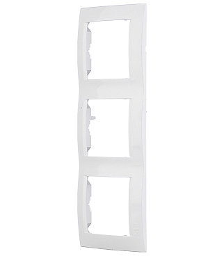 Рамка Legrand Valena трехместная белая (694242)