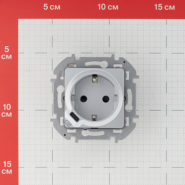 Розетка Legrand Inspiria встраиваемая алюминий с заземлением с USB Type-C (673772)