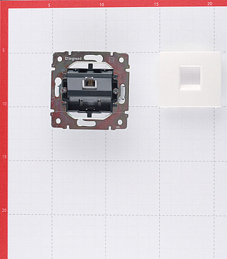 Розетка телефонная Legrand Valena встраиваемая белая RJ11 (694274)