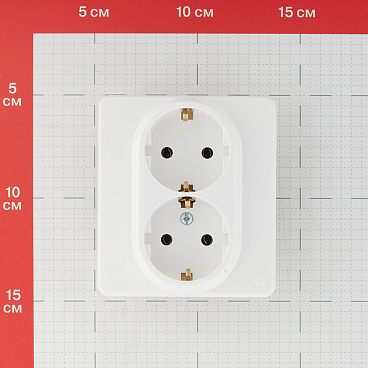 Розетка Legrand Inspiria встраиваемая белая (673750)