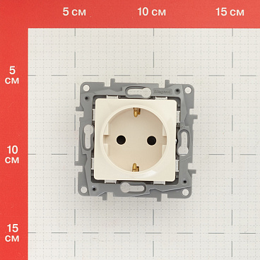 Розетка Legrand Etika встраиваемая слоновая кость со шторками (672322)