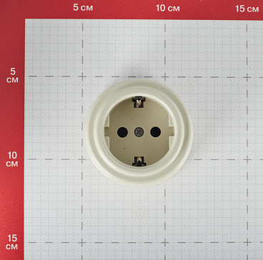 Розетка Bironi Лизетта накладная слоновая кость ретро (B1-101-211)