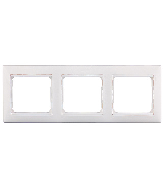 Рамка Legrand Valena трехместная белая (694242)