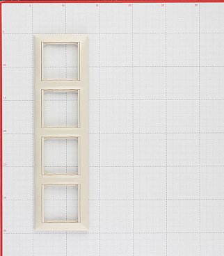 Рамка Legrand Valena четырехместная слоновая кость (695634)