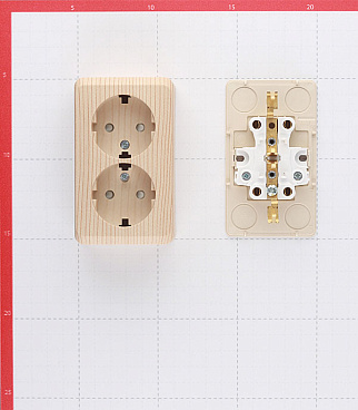 Розетка Systeme Electric Этюд накладная сосна со шторками (PA16-008D)