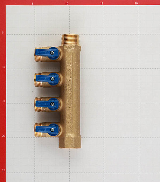 Коллектор Tiemme 3/4 ВР(г) х 4 выхода 1/2 НР(ш) ЕК х 3/4 НР(ш) с шаровыми кранами (1820039/1820016)