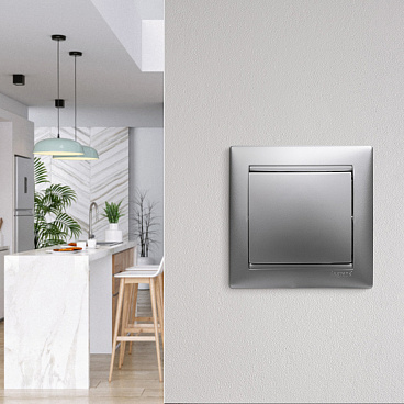 Рамка Legrand Valena одноместная алюминий (694330)